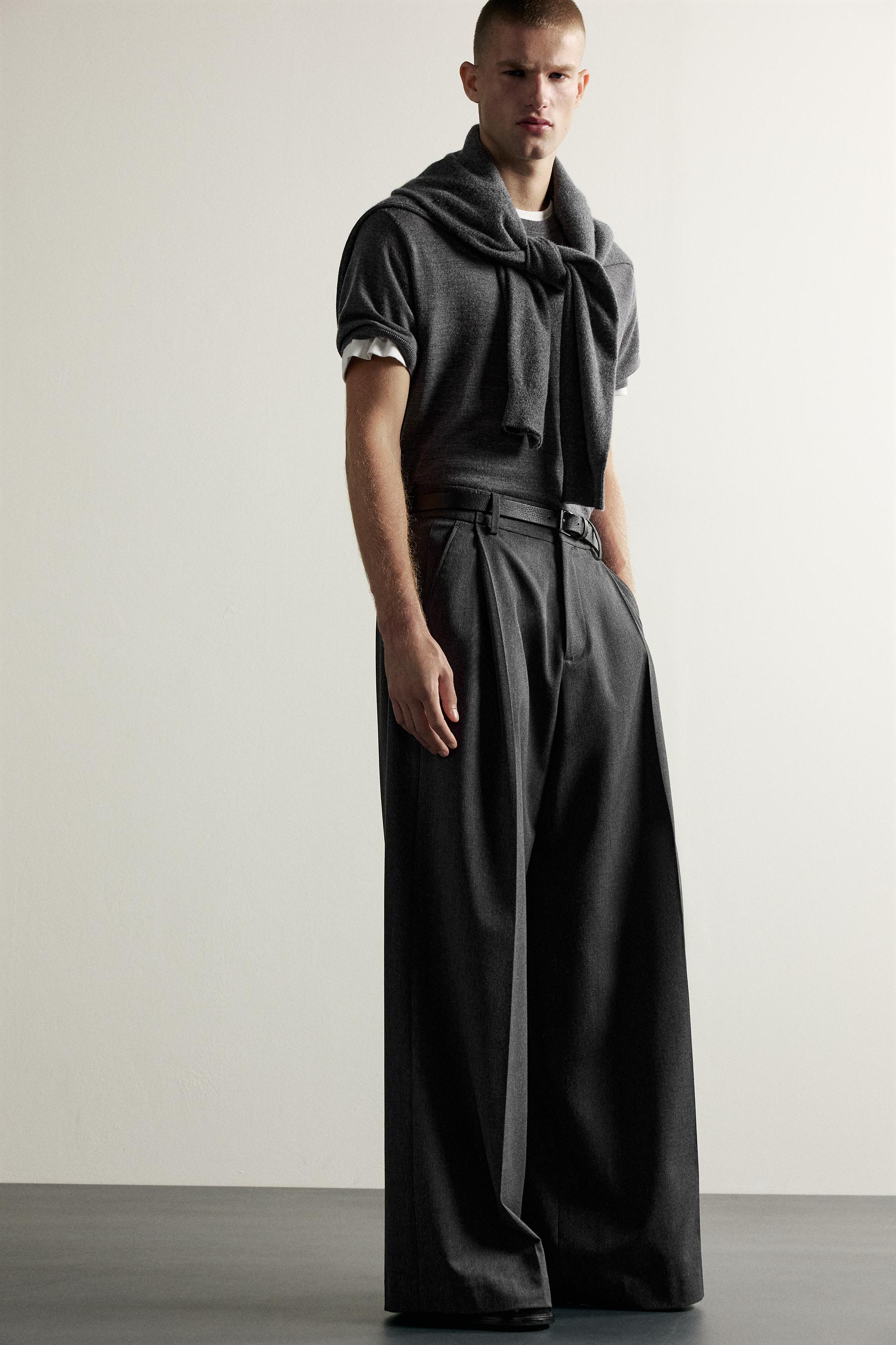 WIDE-FIT PLEATED PANTS