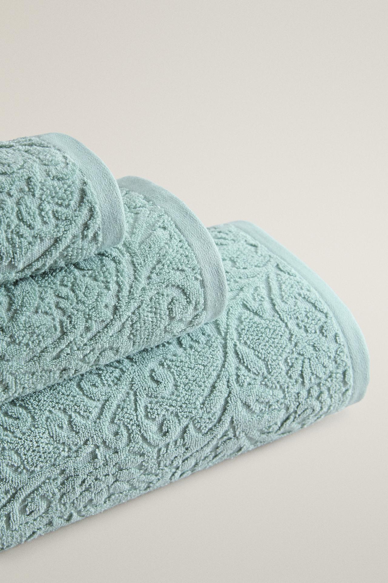 FLORAL JACQUARD BATH TOWEL — Sea green