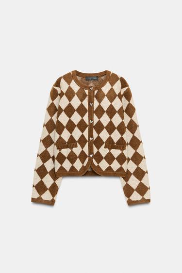 GILET EN MAILLE JACQUARD À LOSANGES - Marron / Écru de Zara - Image 2