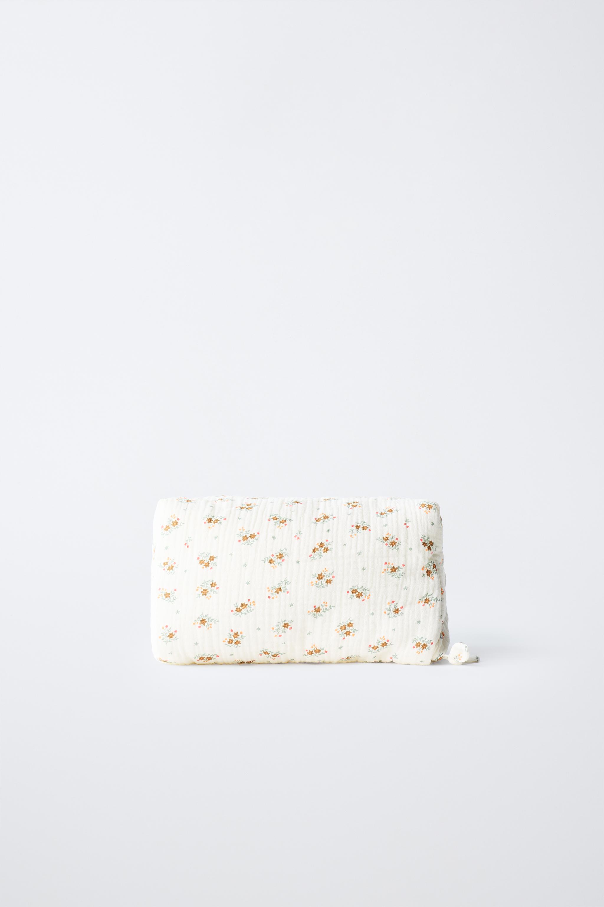 TEXTURED FLORAL PRINT TOILETRY BAG — Ecru