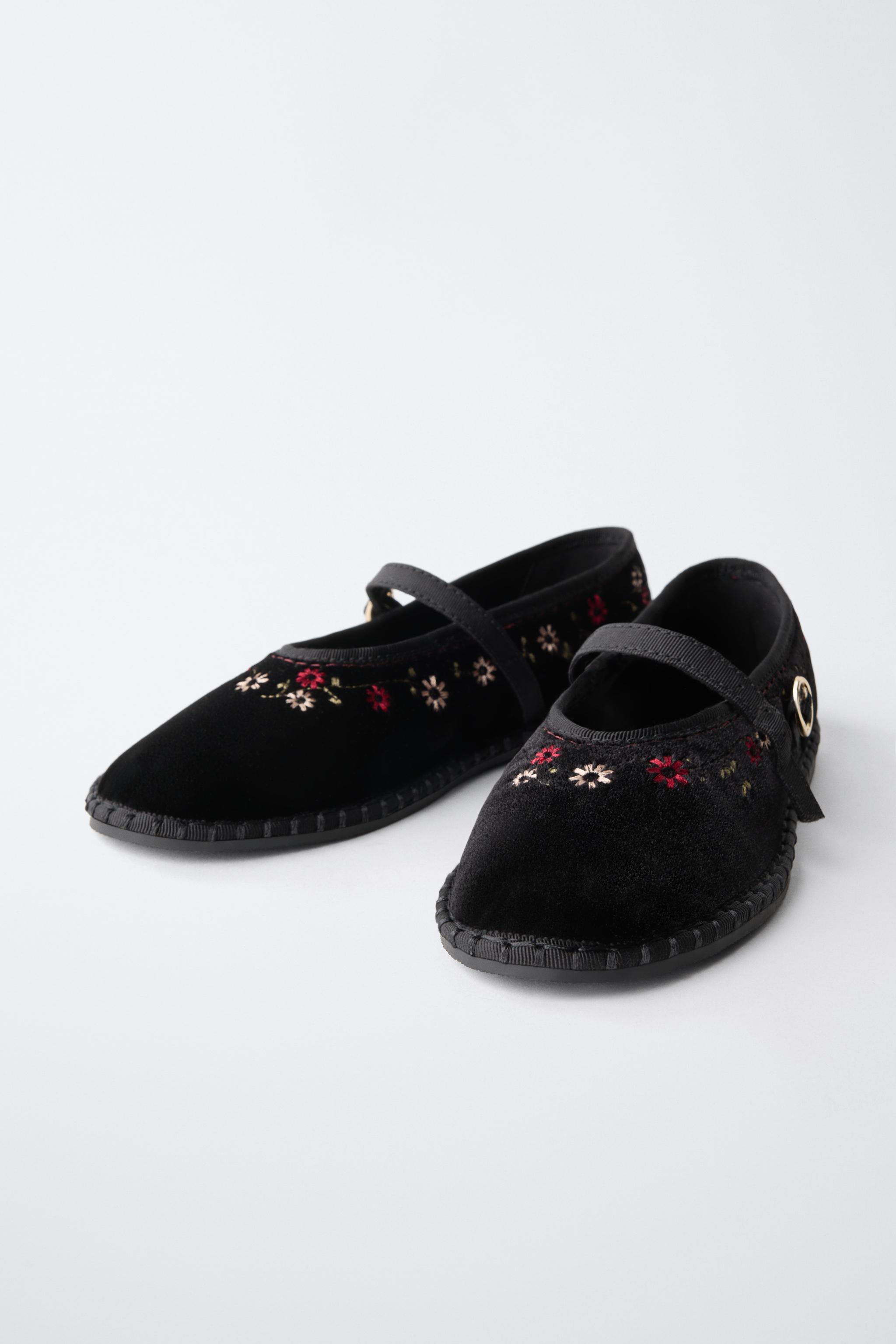 EMBROIDERED BUCKLE BALLET FLATS