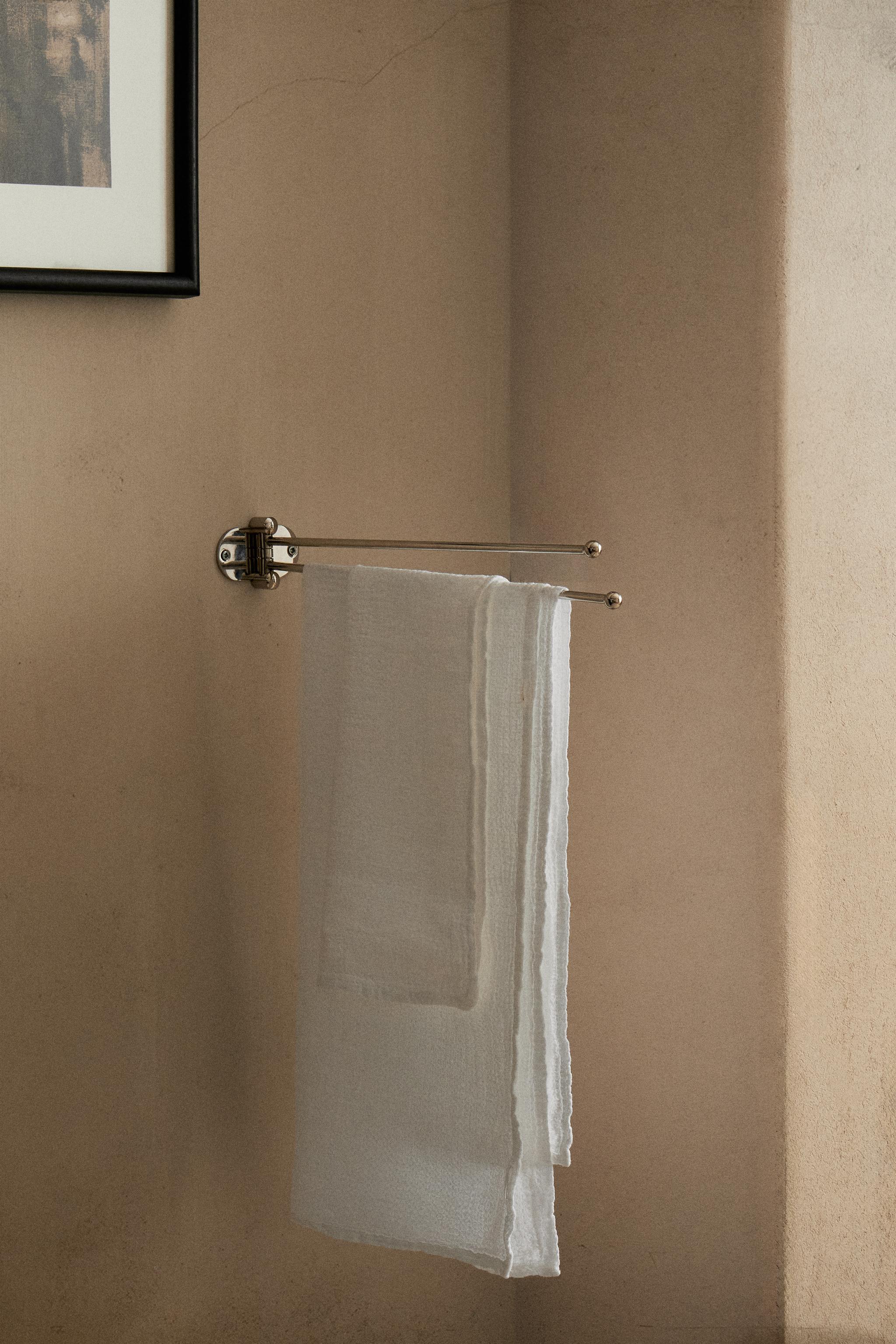 SHINY METAL WALL TOWEL RACK