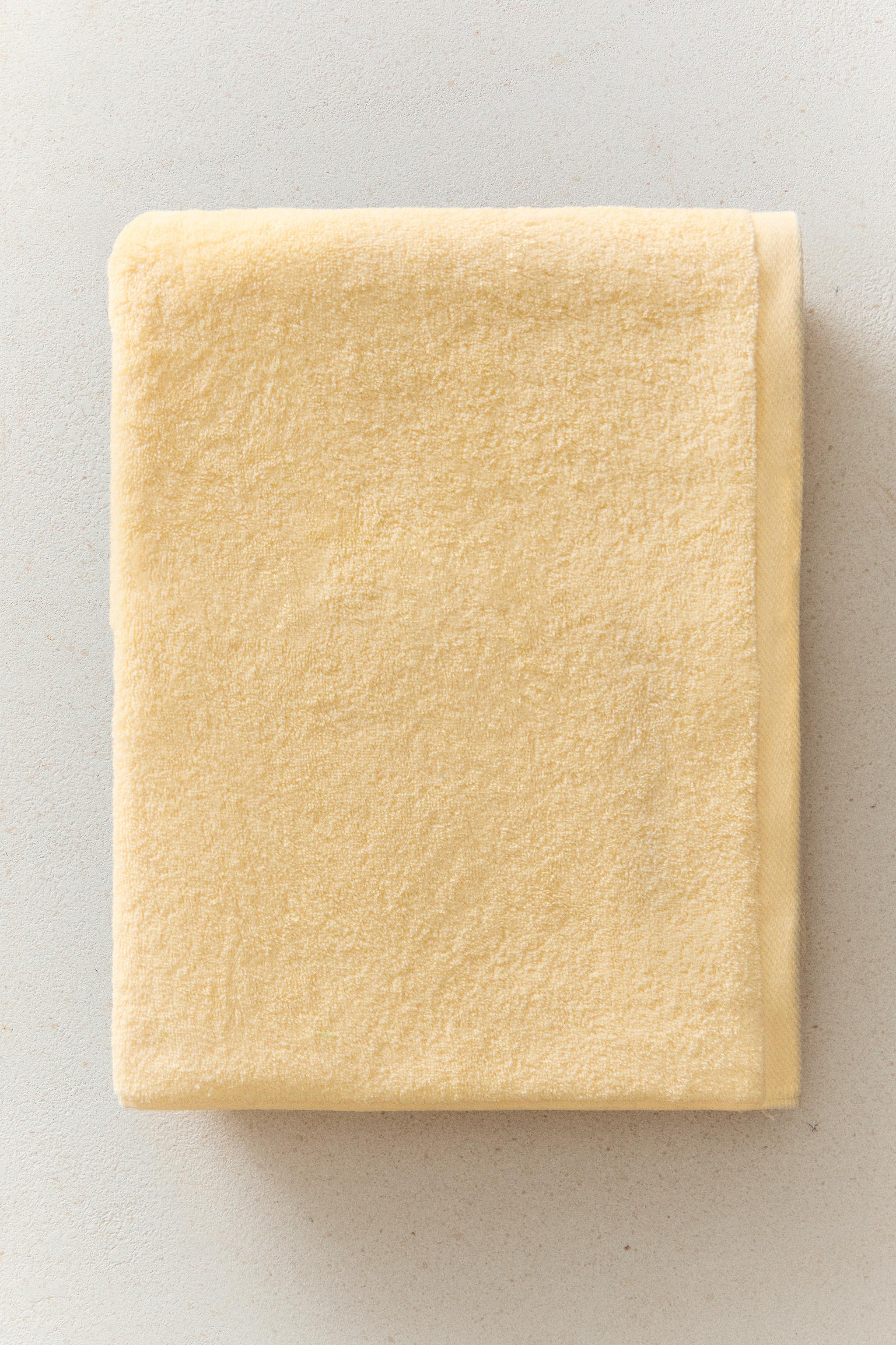 PLAIN COTTON TERRY BATH TOWEL (500 GSM) — Light yellow