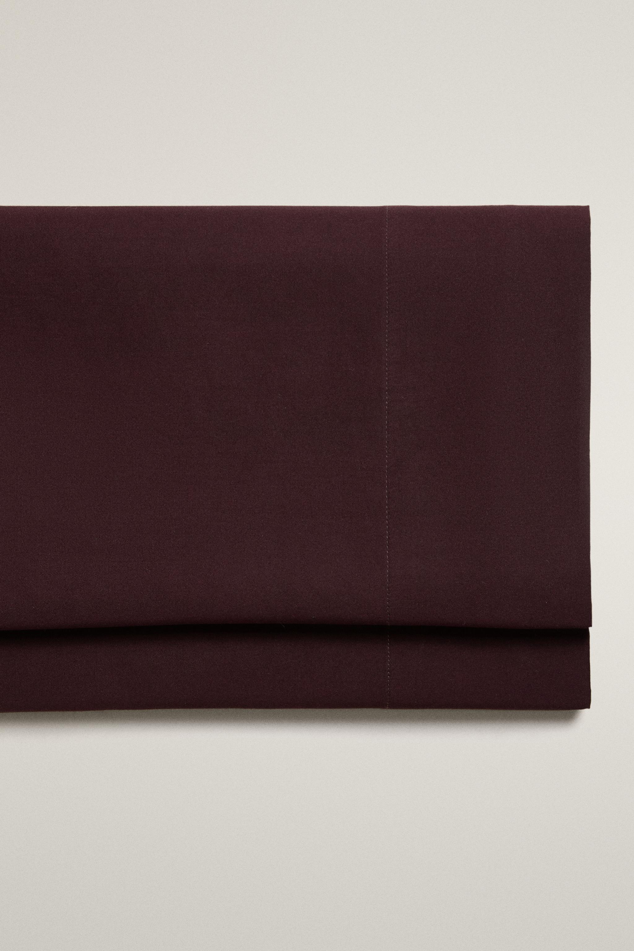 FADED-EFFECT SATEEN FLAT SHEET (300 THREAD COUNT) — Burgundy