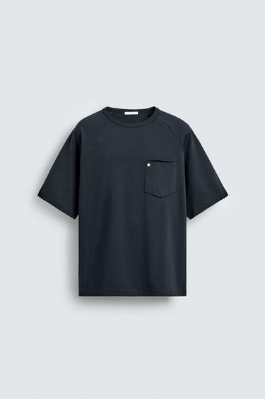 ФУТБОЛКА СВОБОДНОГО КРОЯ С КАРМАНОМ И ЗАКЛЕПКАМИ — СИНИЙ от Zara