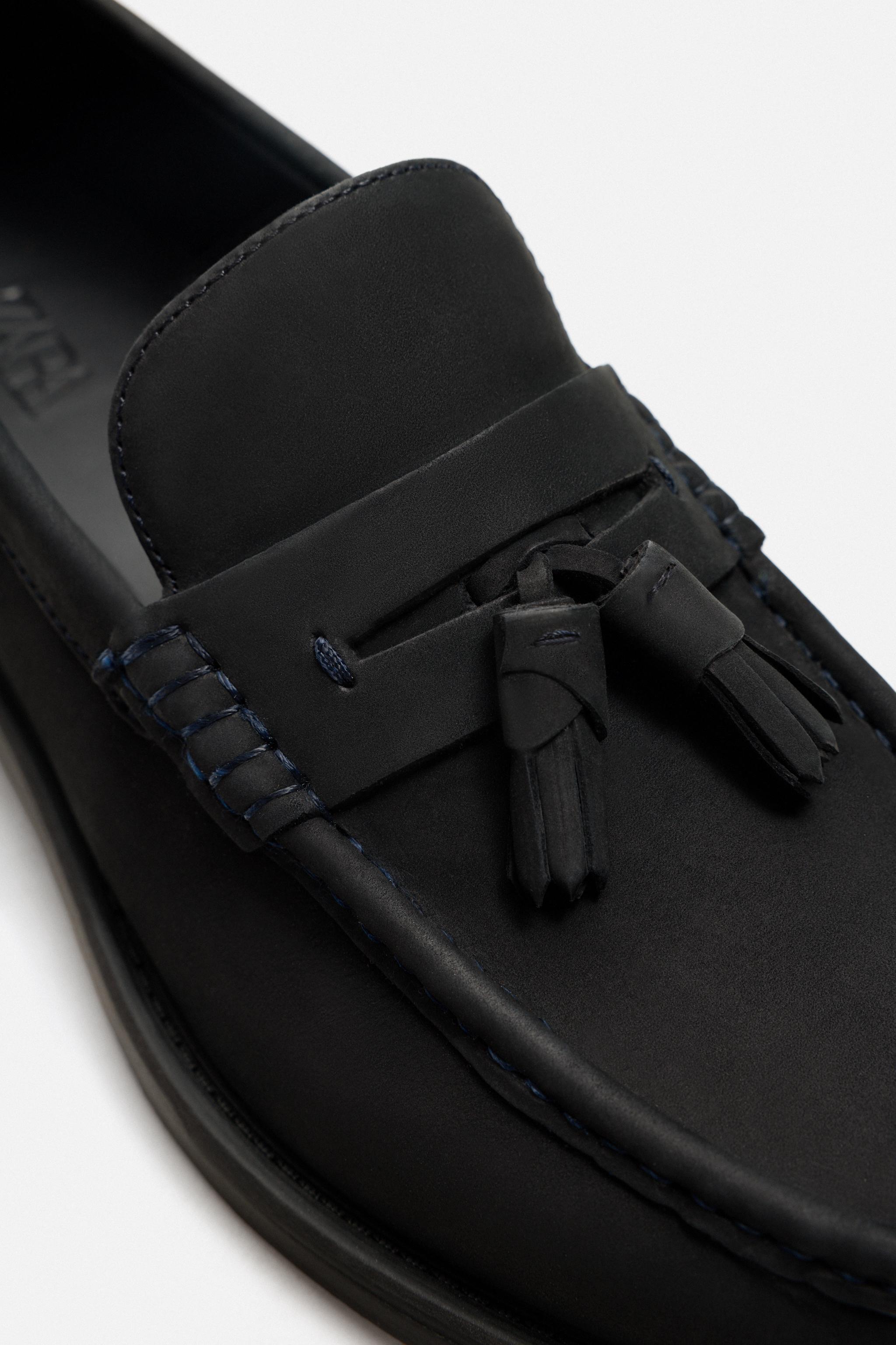 MOCASSINS EN CUIR À POMPONS