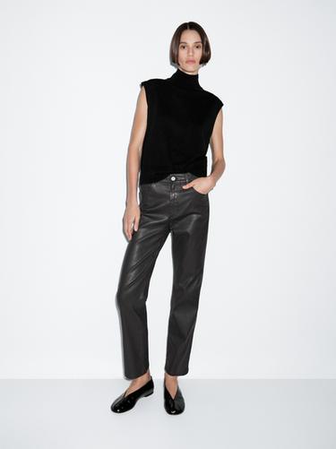 Pantalón straight fit tiro alto encerado - Negro de Zara