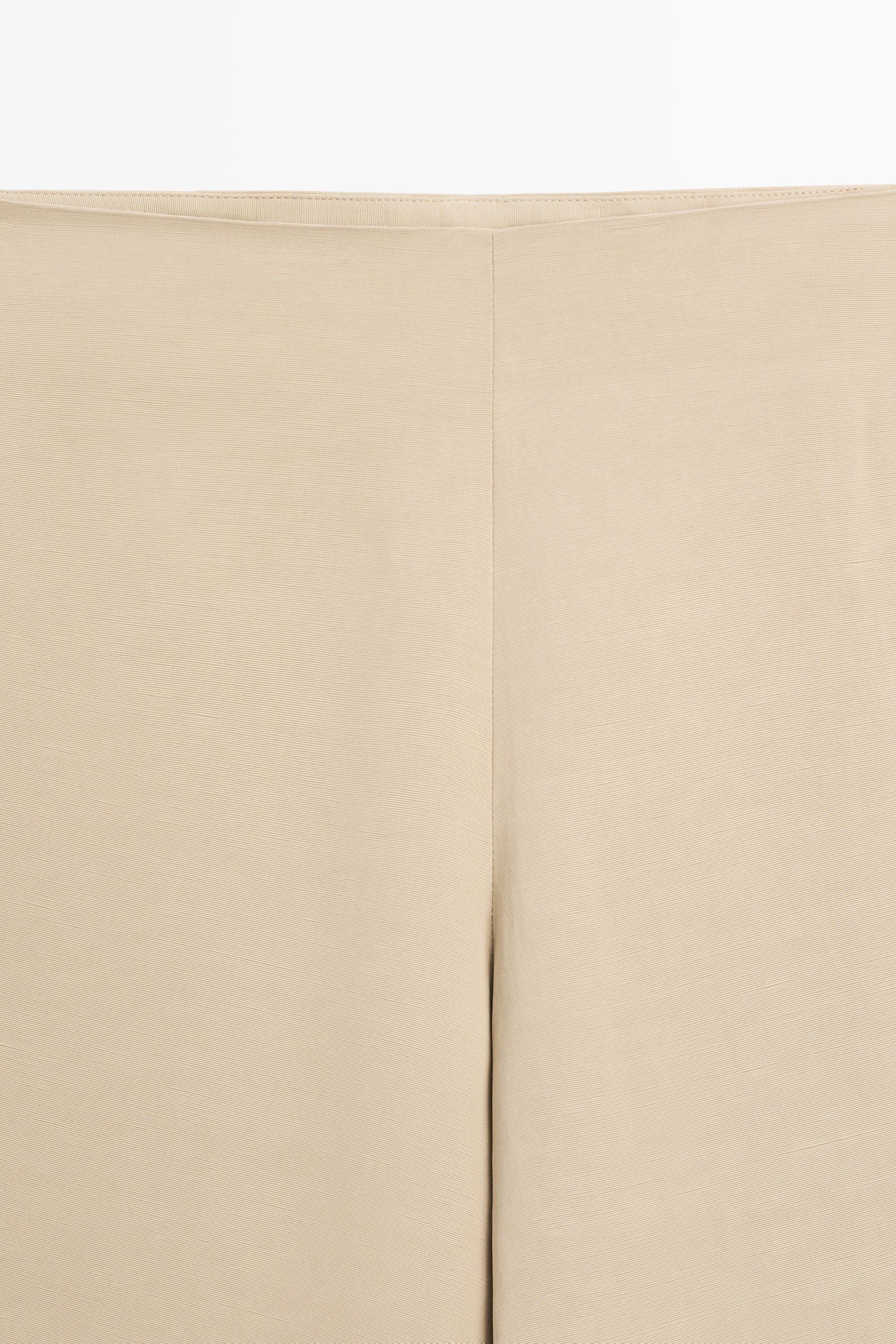 Wide-leg voluminous trousers