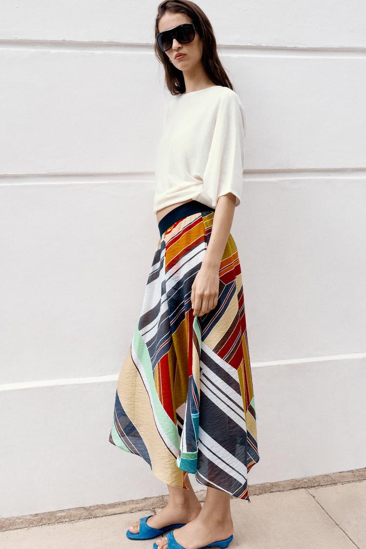 Falda midi estampada asimétrica 4