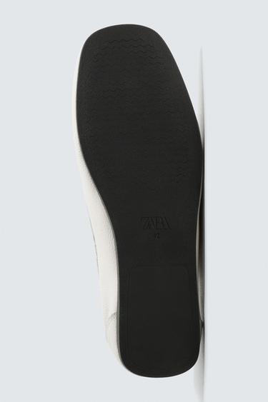 CHAUSSURES BATEAU EN CUIR - Blanc écru de Zara - Image 6