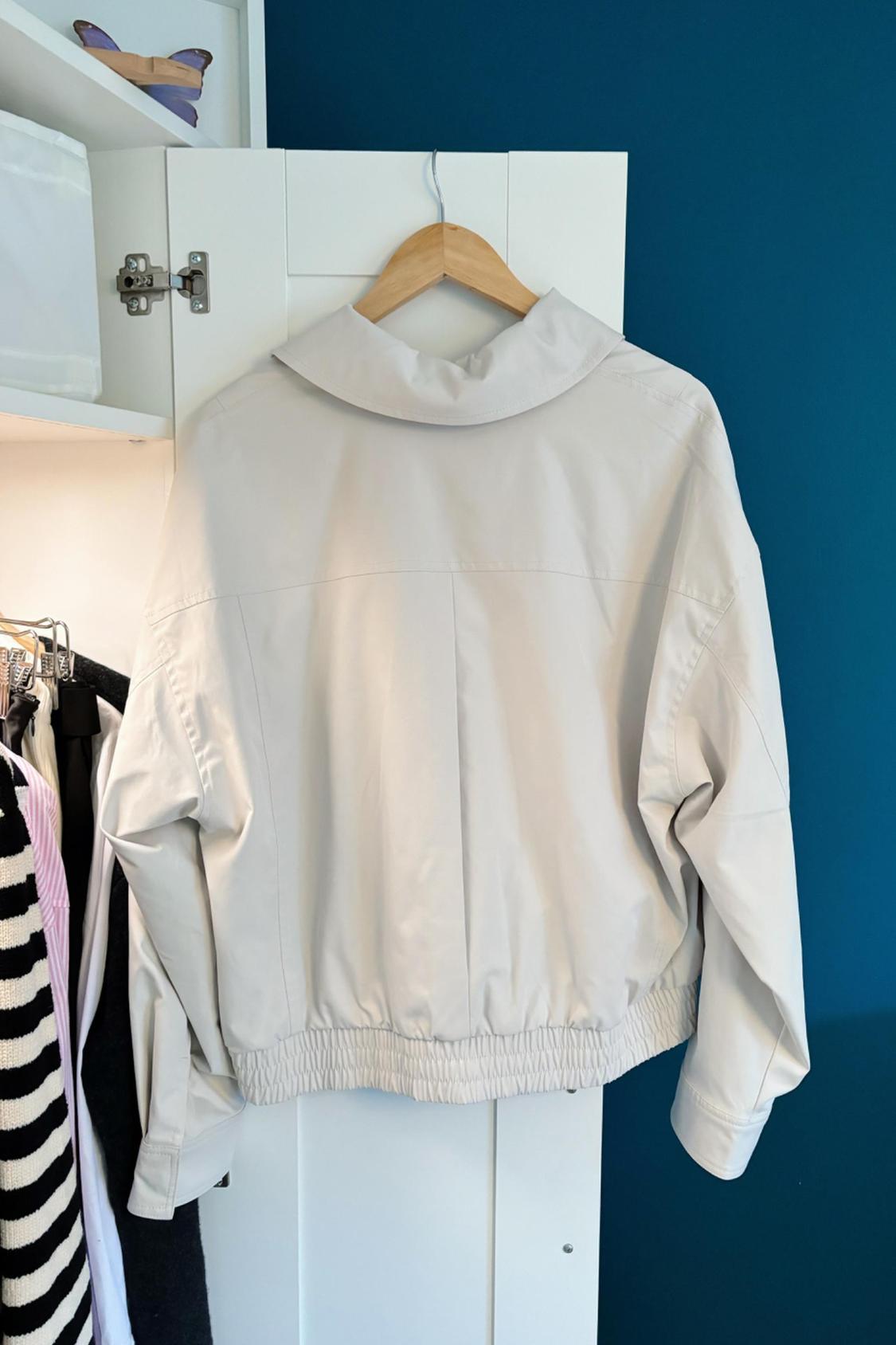 STRAIGHT FIT BOMBER JACKET WITH PLEATS - Image 4