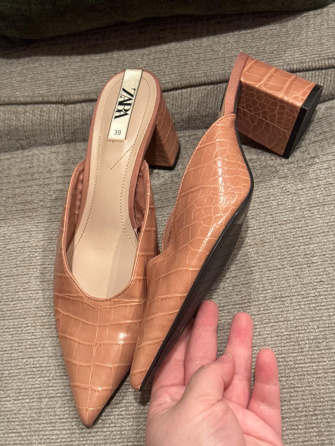 POINTED TOE HEELS - Image 2