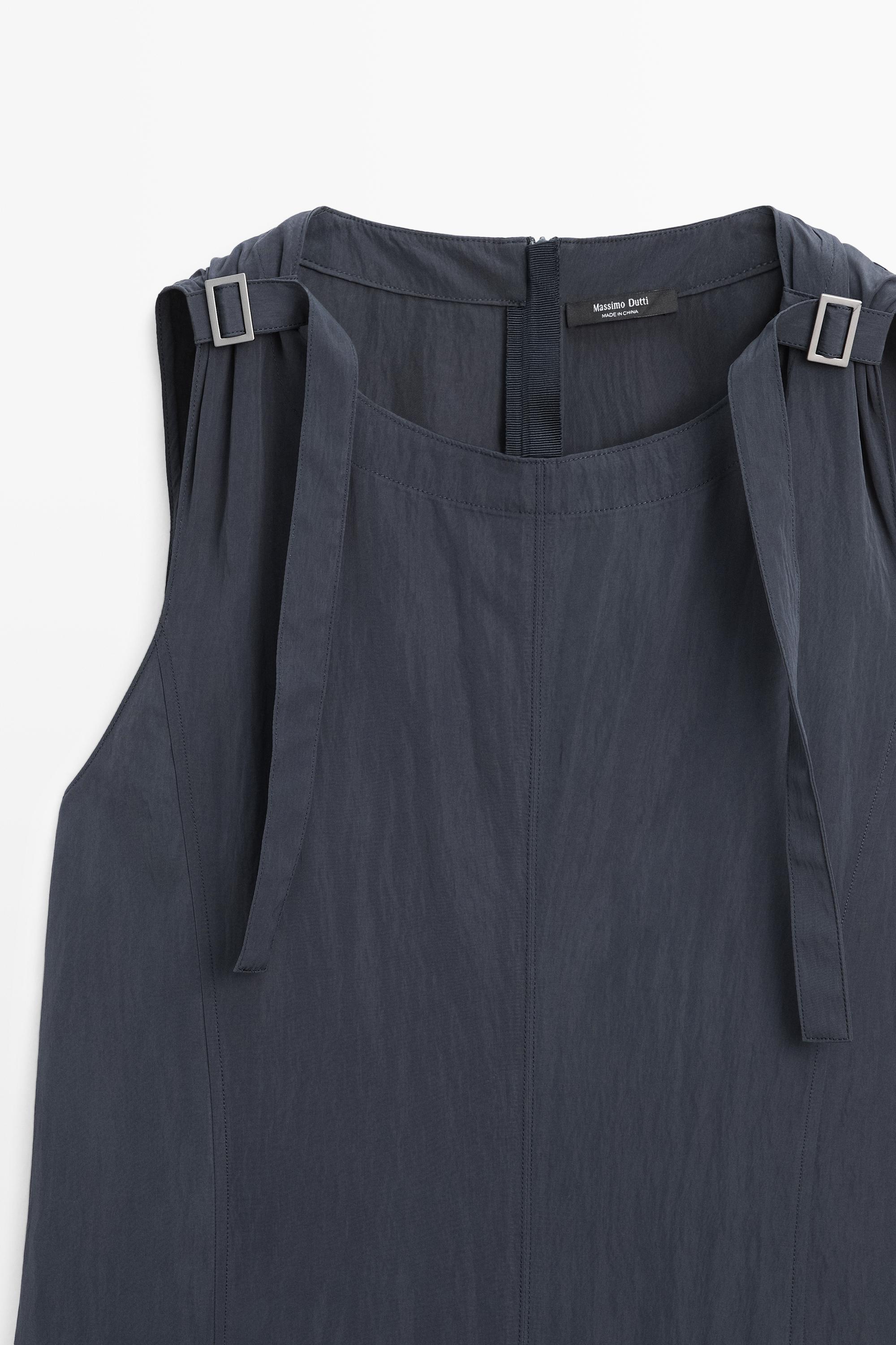 Robe midi fluide avec détails boucles