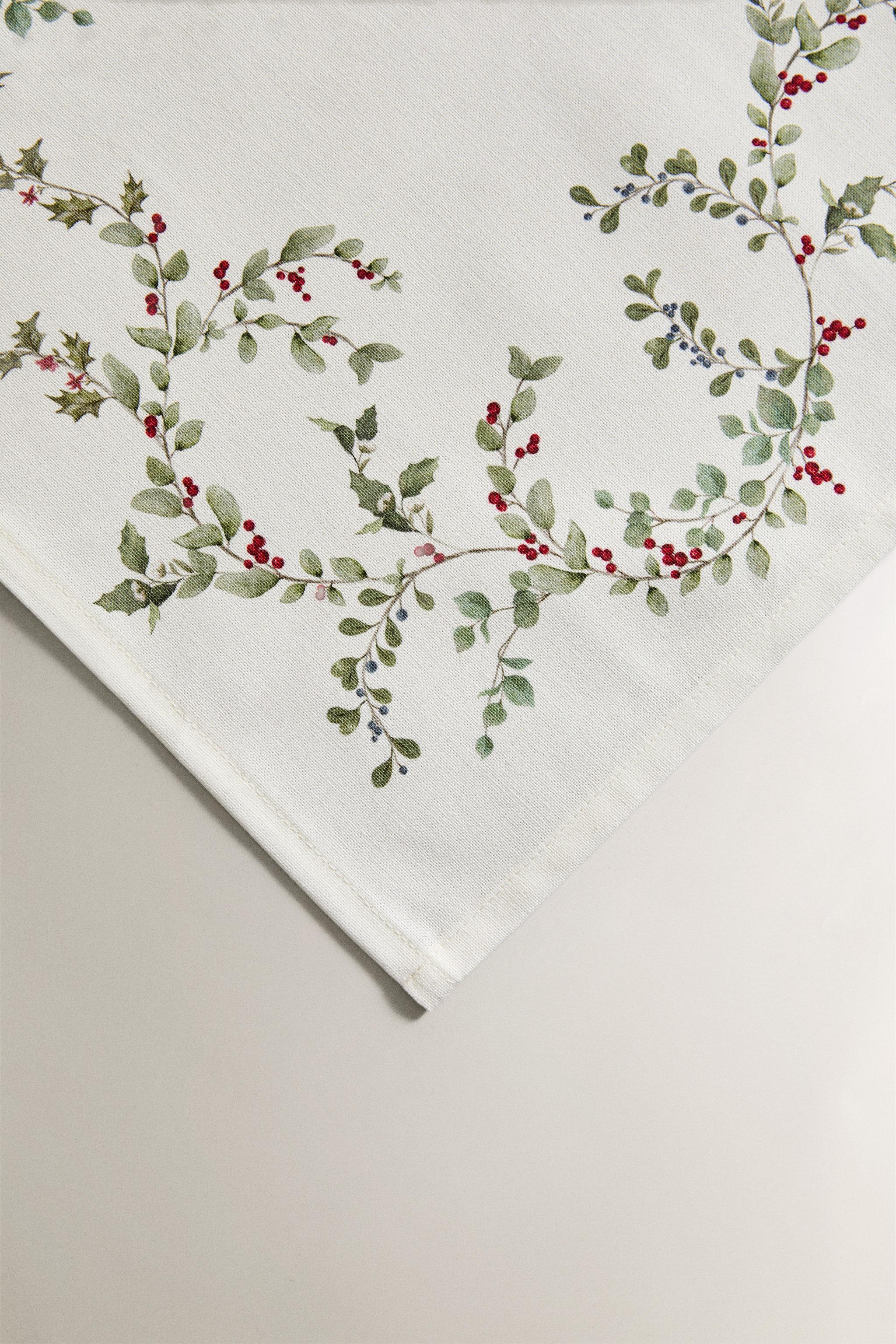 SET OF COTTON CHRISTMAS HOLLY LEAF NAPKINS (SET OF 2)