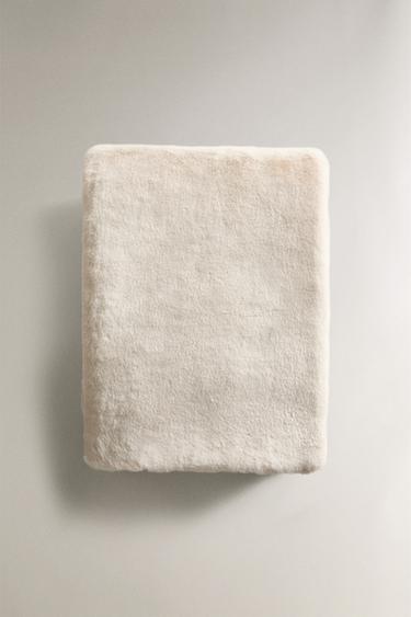 FAUX FUR THROW - Light beige by Zara