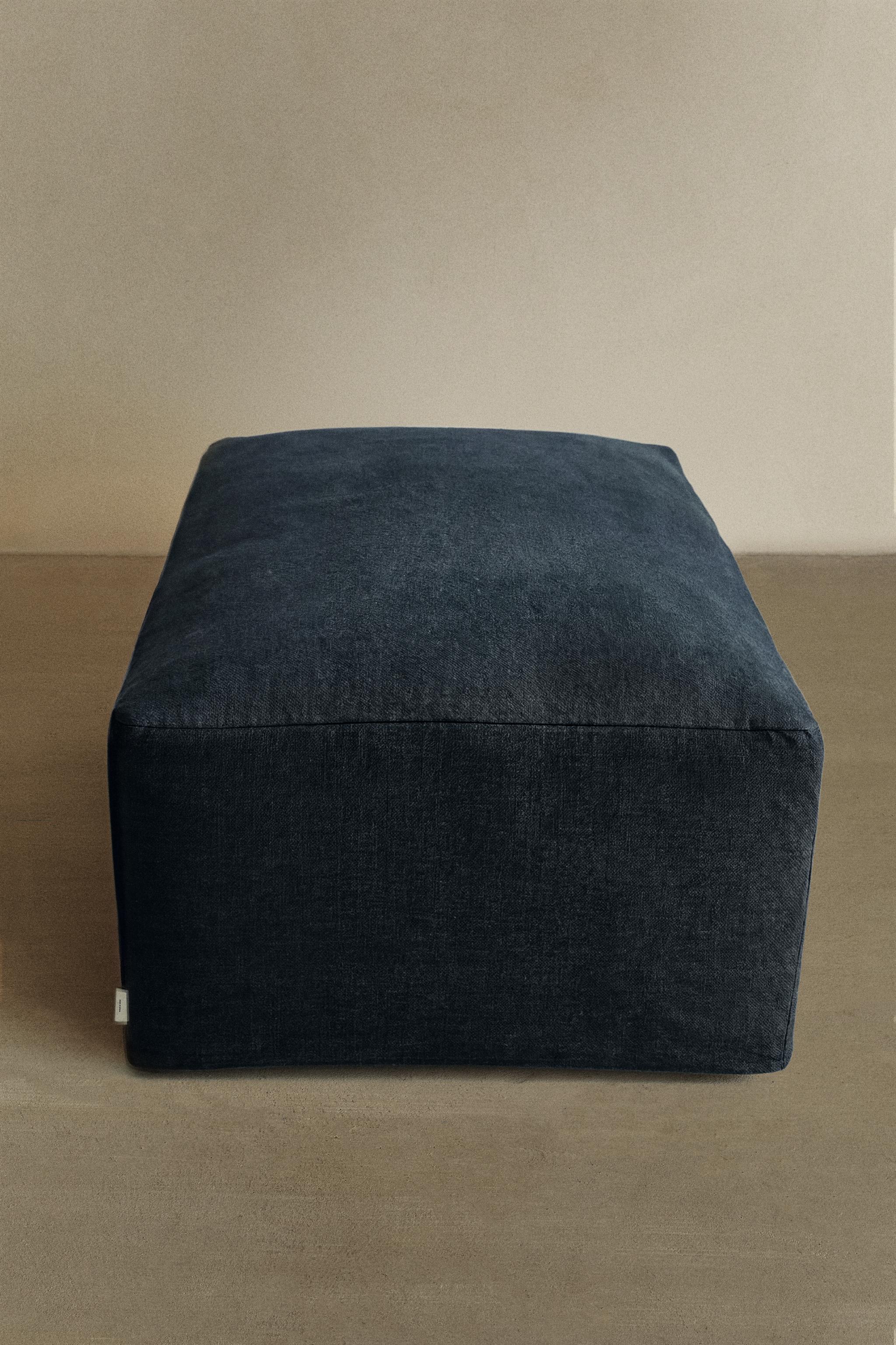 POUFFE WITH REMOVABLE WASHED LINEN COVER — Blue