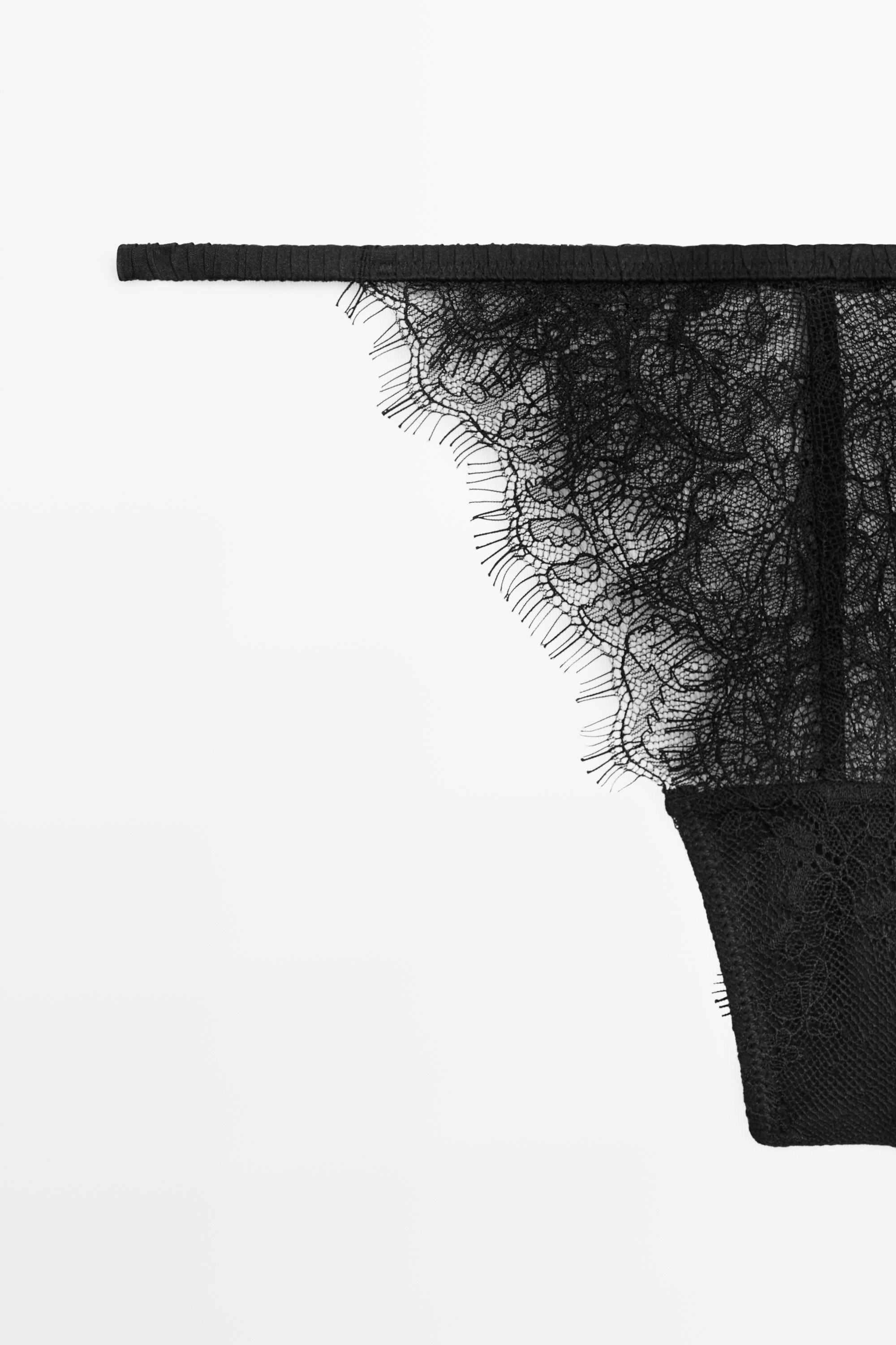 Scalloped lace thong