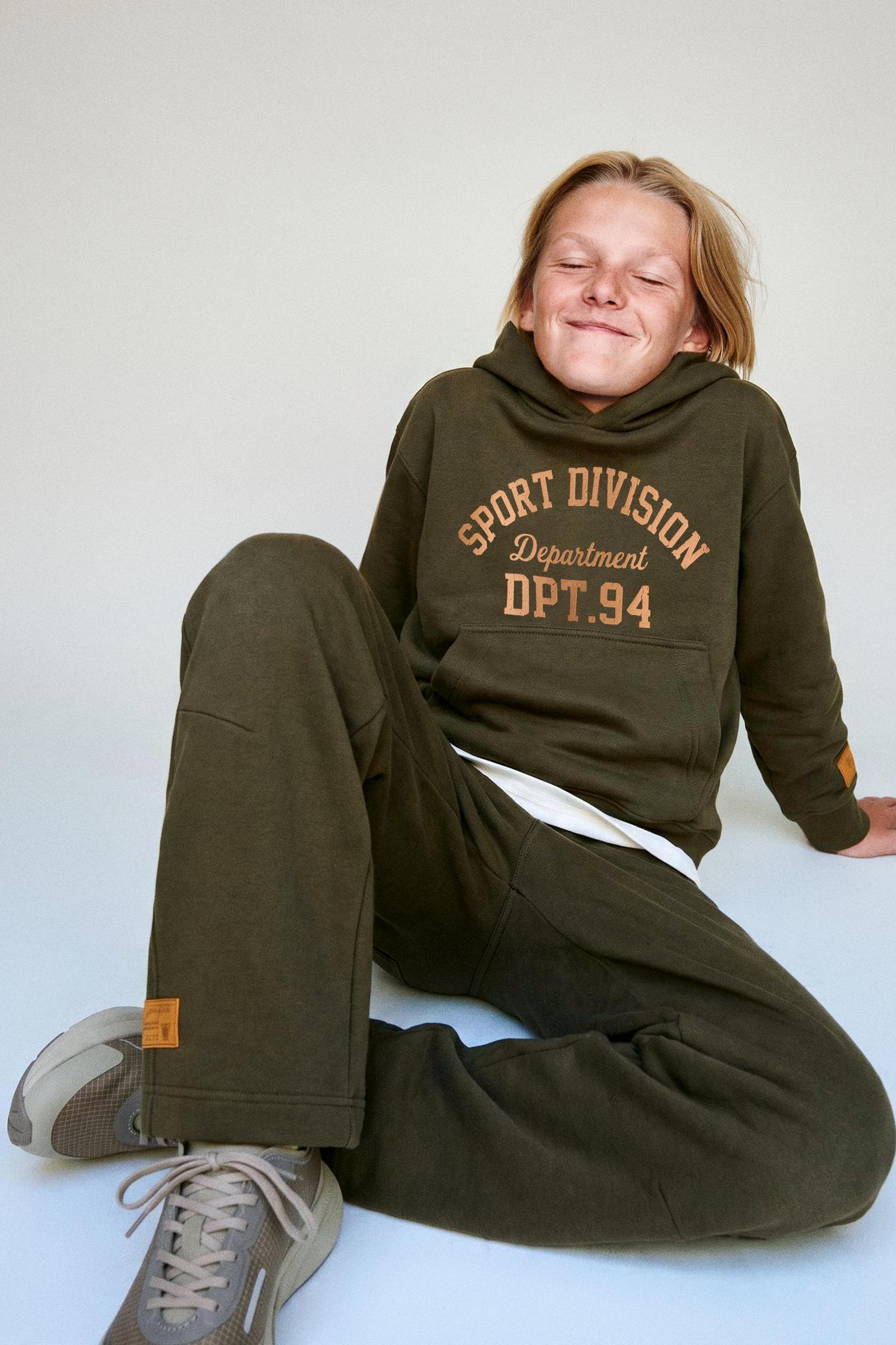 Детские брюки Zara Varsity Patch Barrel Sweatpants, цвет: Зелёный