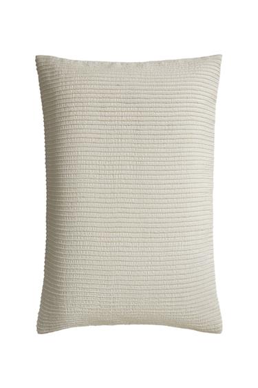 SILK CUSHION COVER - أبيض مكسور الخاص بـ Zara