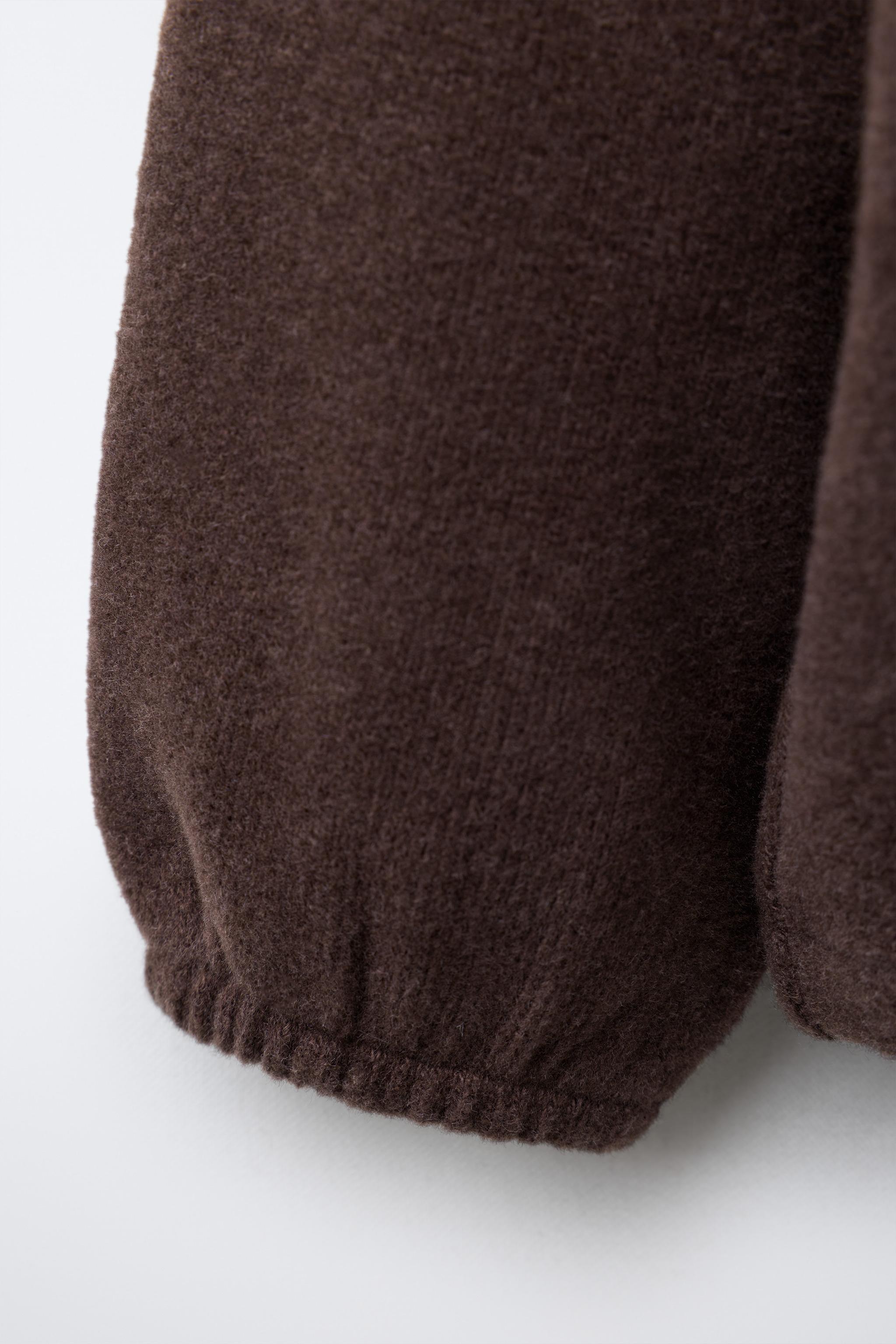 EMBROIDERED SOFT TOUCH PETER PAN COLLAR TOP