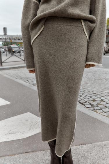 JUPE MI-LONGUE EN MAILLE À LISERÉS CONTRASTANTS - Gris taupe de Zara - Image 1