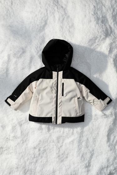 جاكيت تزلج مقاوم للماء والرياح بتقسيم الألوان - أسود / خام الخاص بـ Zara