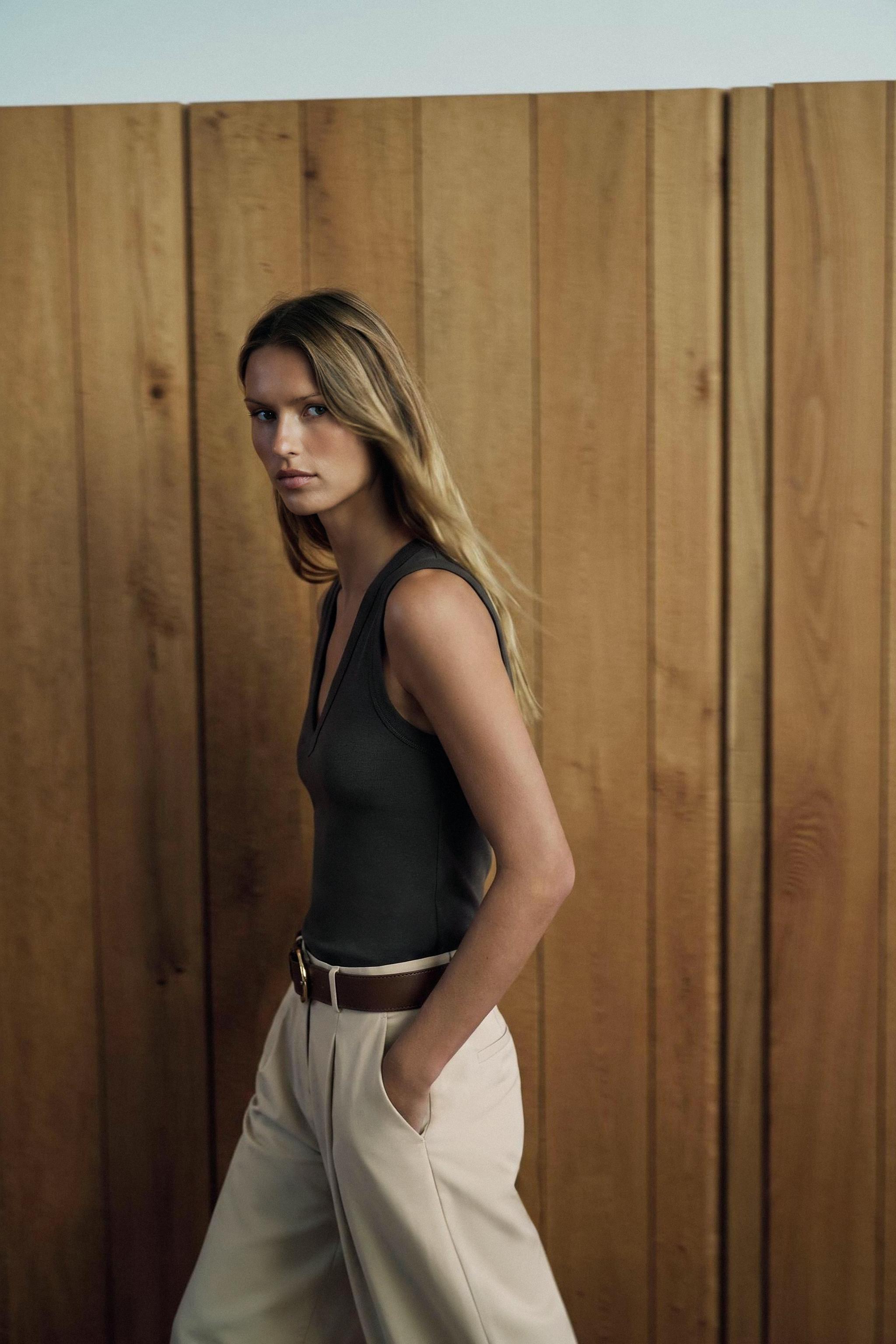 COTTON V-NECK TANK TOP