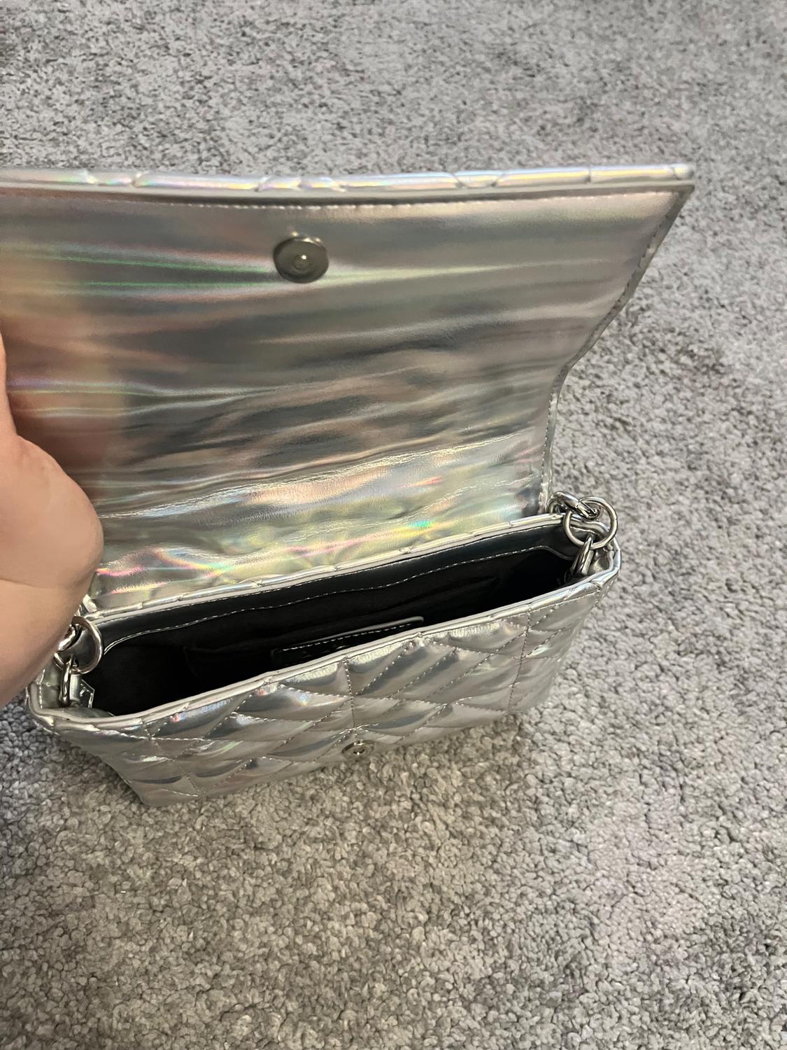 IRIDESCENT QUILTED SHOULDER BAG - Image 3