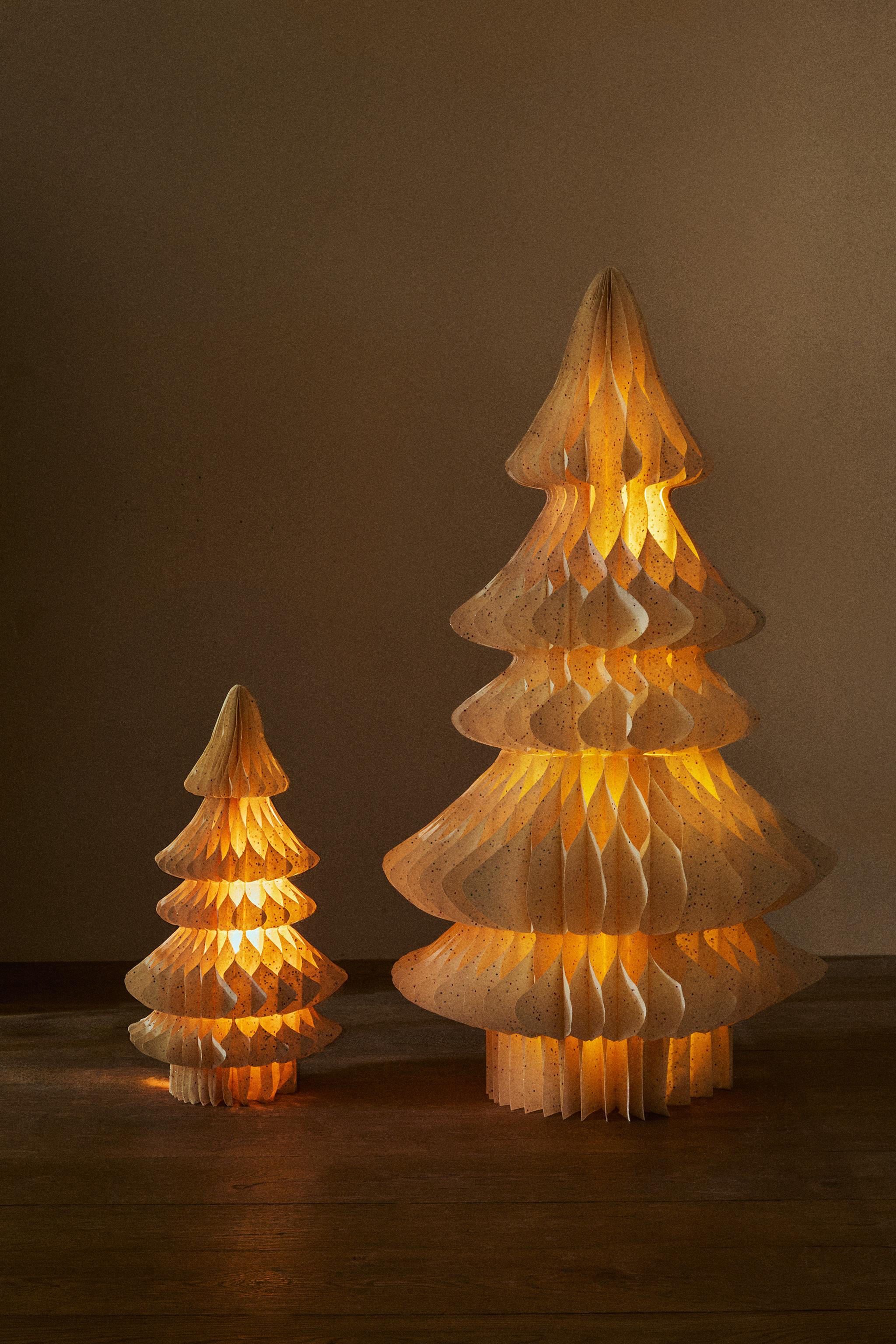PAPER CHRISTMAS TREE FLOOR LAMP (47.2 IN.)