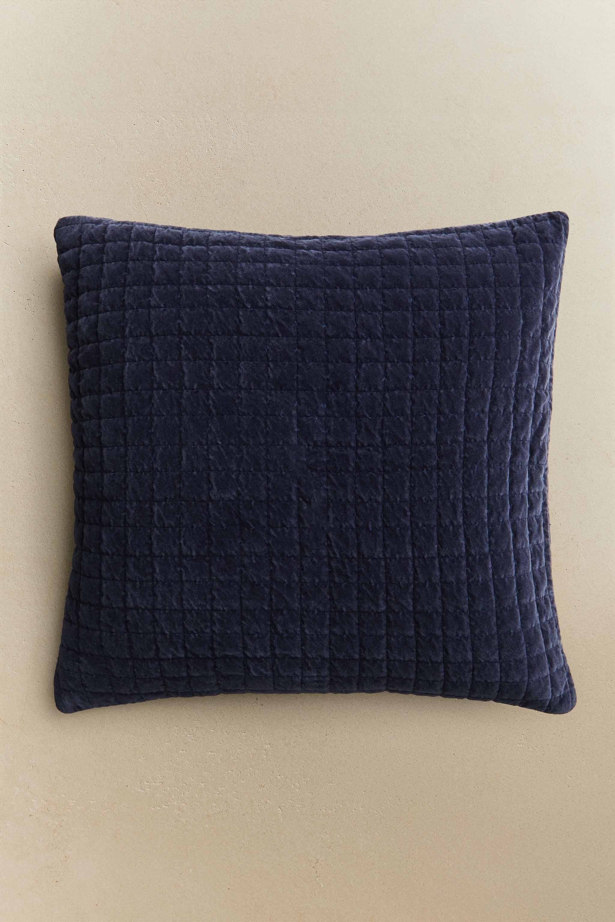 QUILTED THROW PILLOW COVER