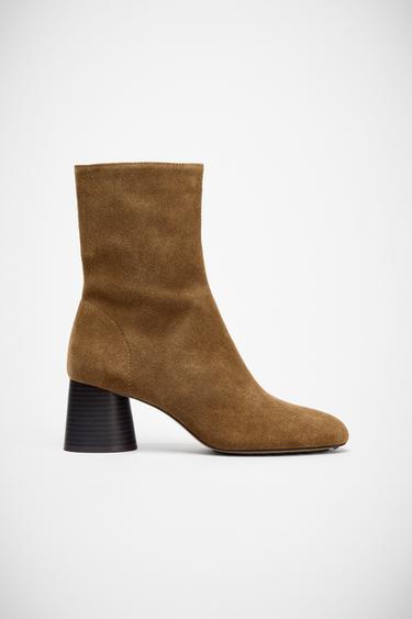 BOTINHA DE SALTO LARGO EM CROUTE - Marrom-areia da Zara