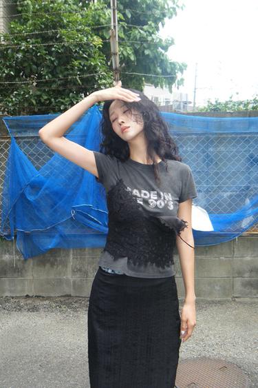ウォッシュドエフェクト ラインストーンＴシャツカーボングレーZaraのウォッシュドエフェクト ラインストーンＴシャツ - カーボングレー 