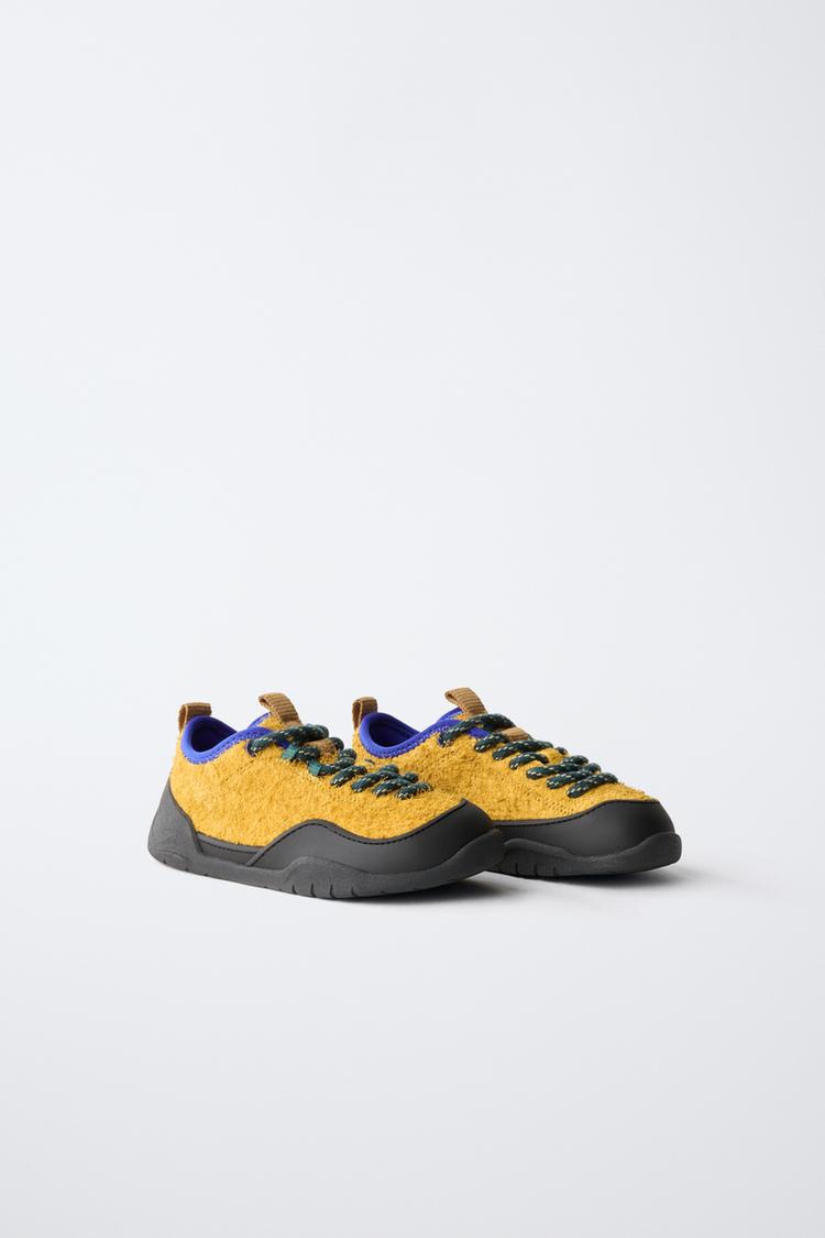 Zapatilla deportiva contraste