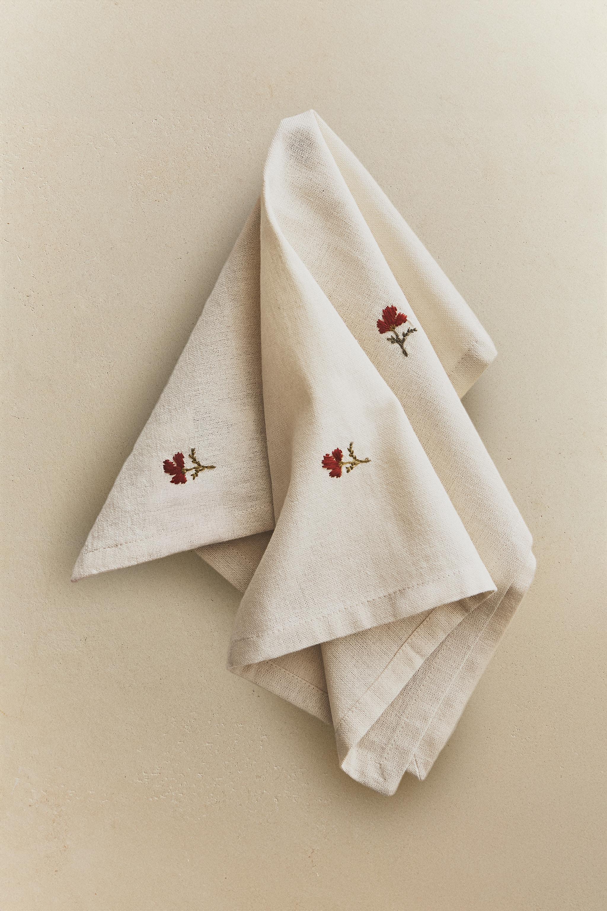 SET OF FLORAL EMBROIDERED NAPKINS (SET OF 2)