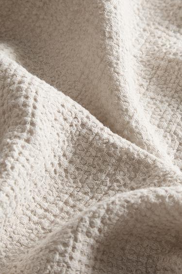 WAFFLE-KNIT LINEN BATH TOWEL - Light beige Zara