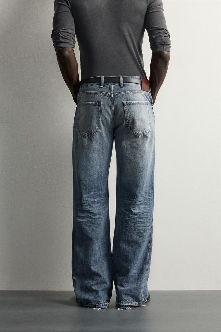 JEANS DE CINTURA BAJA CON ROTURAS Y PIERNA ACAMPANADA 3