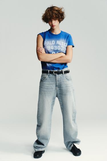 ЖУЫЛҒАН ЭФФЕКТІСІ БАР ЖАЗУЫ БАР ФУТБОЛКА - Көк Zara компаниясынан