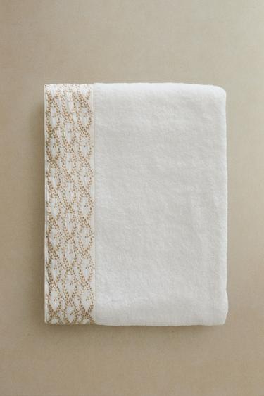 BATH TOWEL WITH LEAF EMBROIDERY APPLIQUÉ - Gold by Zara