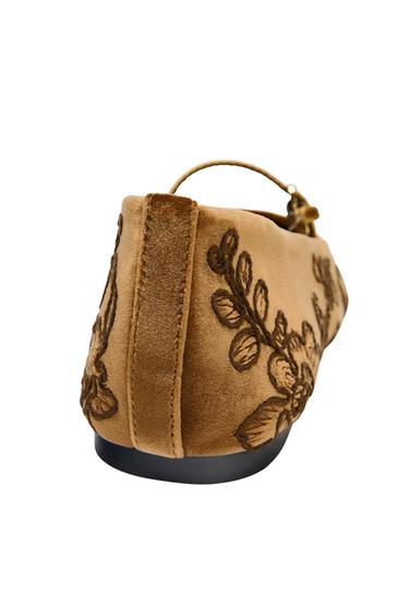 Zara VELVET-EFFECT EMBROIDERED BALLET FLATS - Ocher