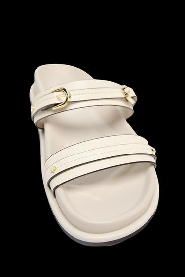 SANDALIA PLANA HEBILLAS - Blanco Crudo de Zara