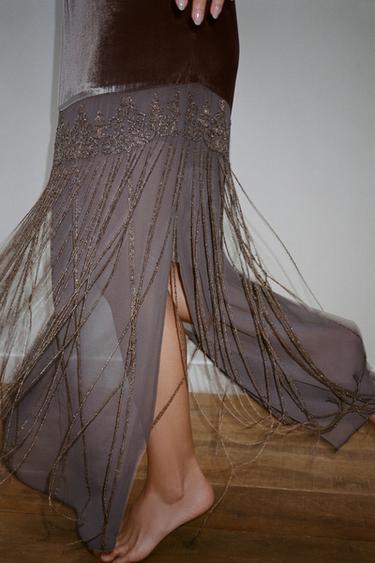 فستان ممزوج من المخمل مع خرز وشراشيب - مارينجو by Zara