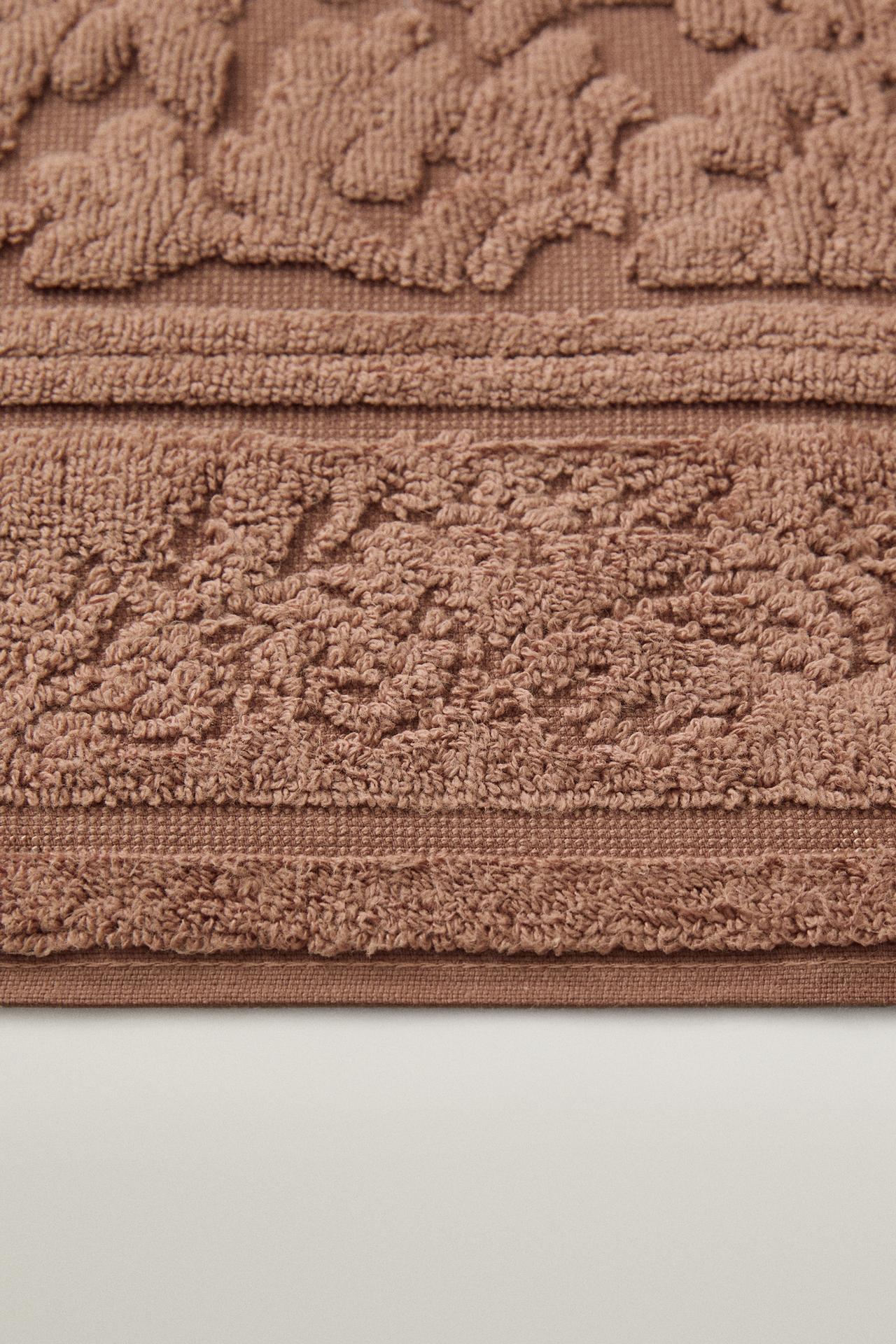 FLORAL JACQUARD BATH MAT — Dark russet