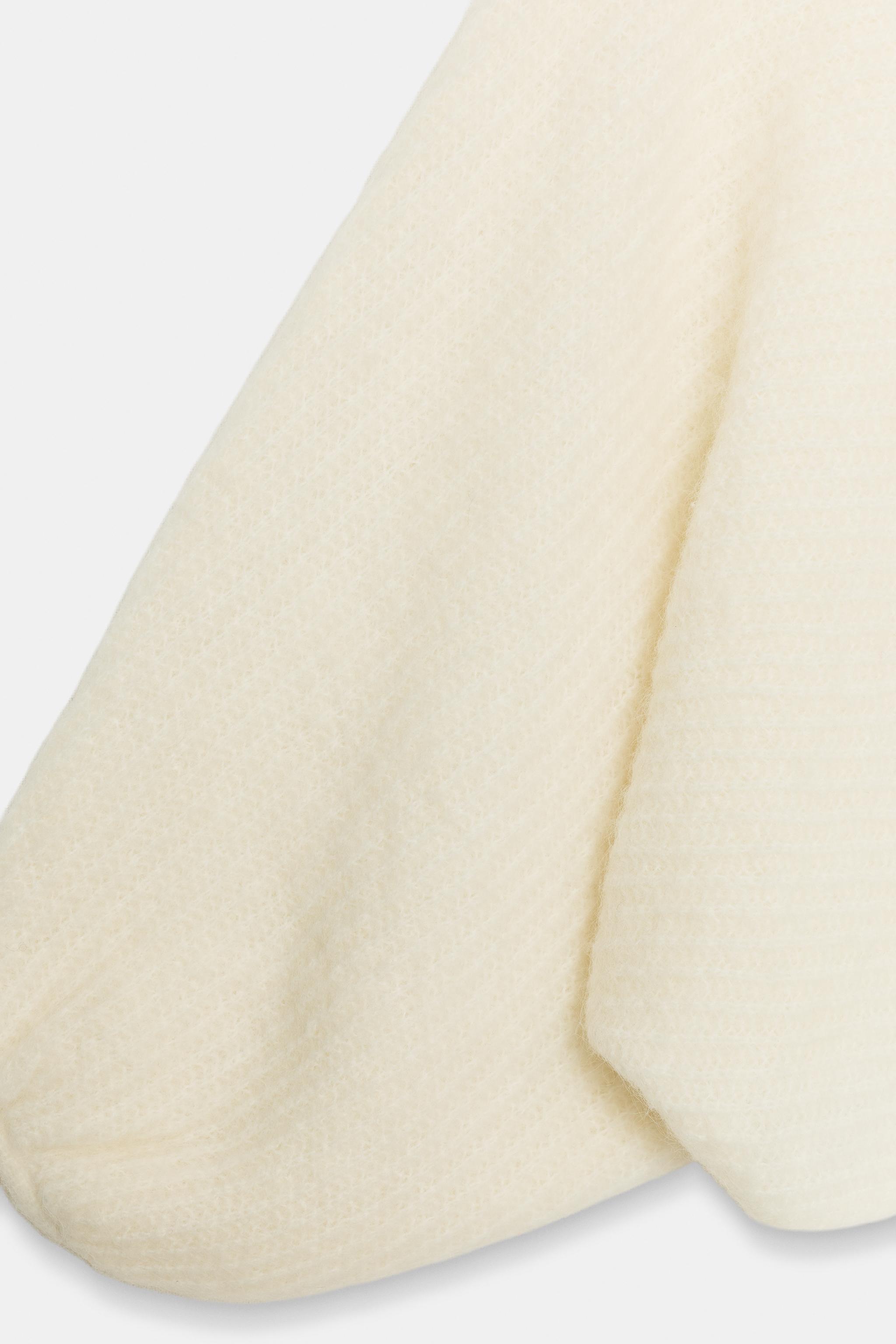 VOLUME SLEEVE SWEATER