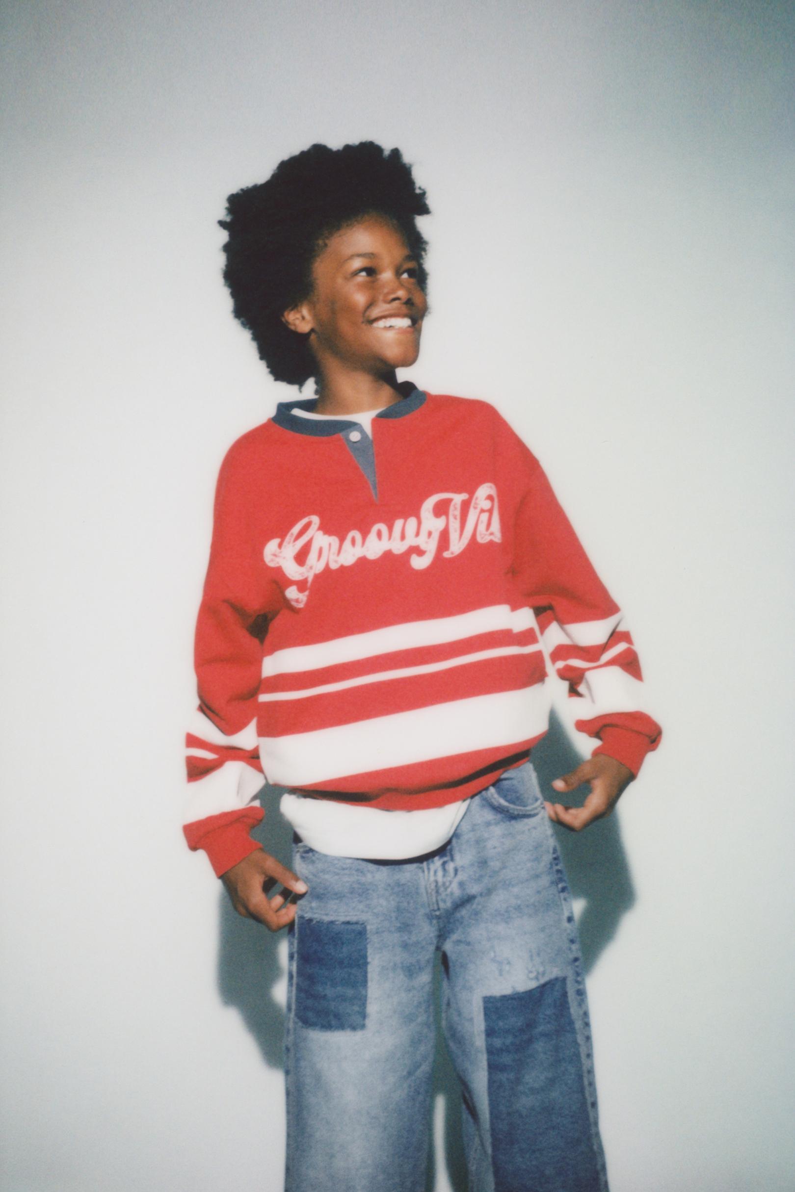 TEXT HENLEY SWEATSHIRT