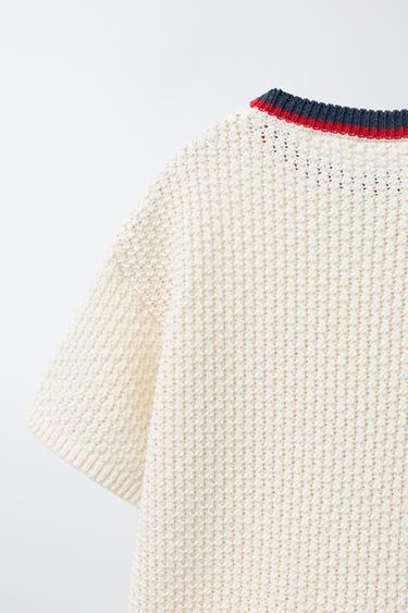 T-SHIRT EN MAILLE STRUCTURÉE À COL EN CONTRASTE - Écru de Zara - Image 3