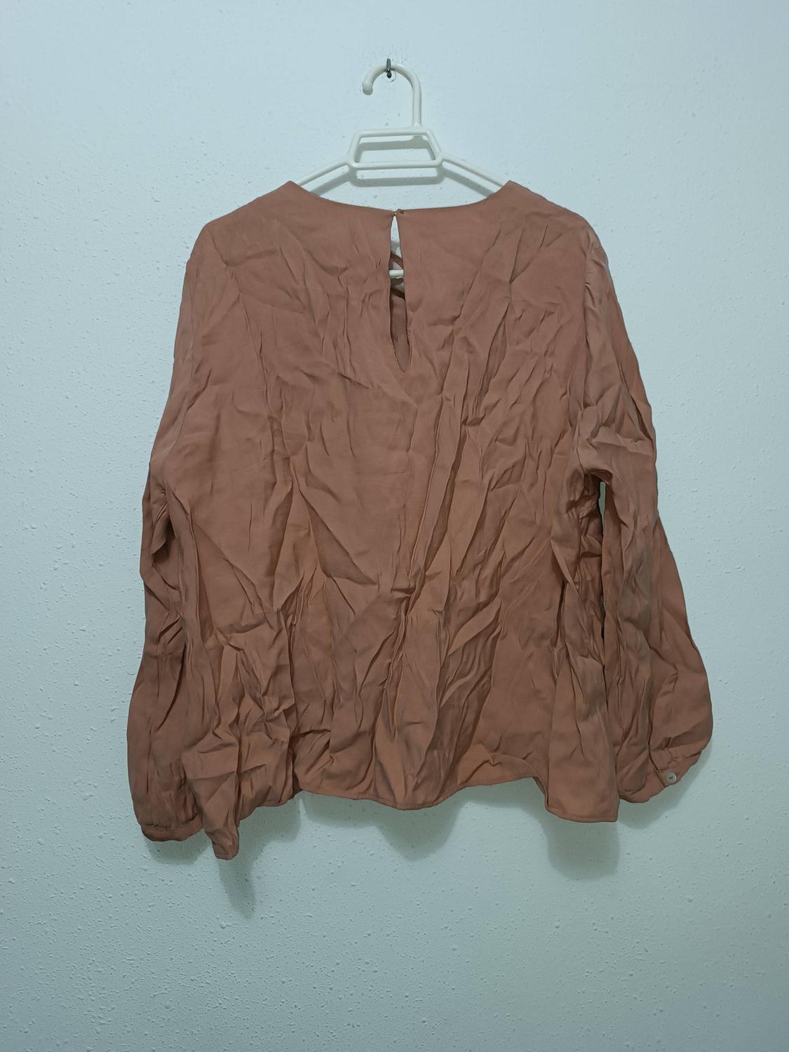 TOP WITH PEARL BUTTONS - Image 5