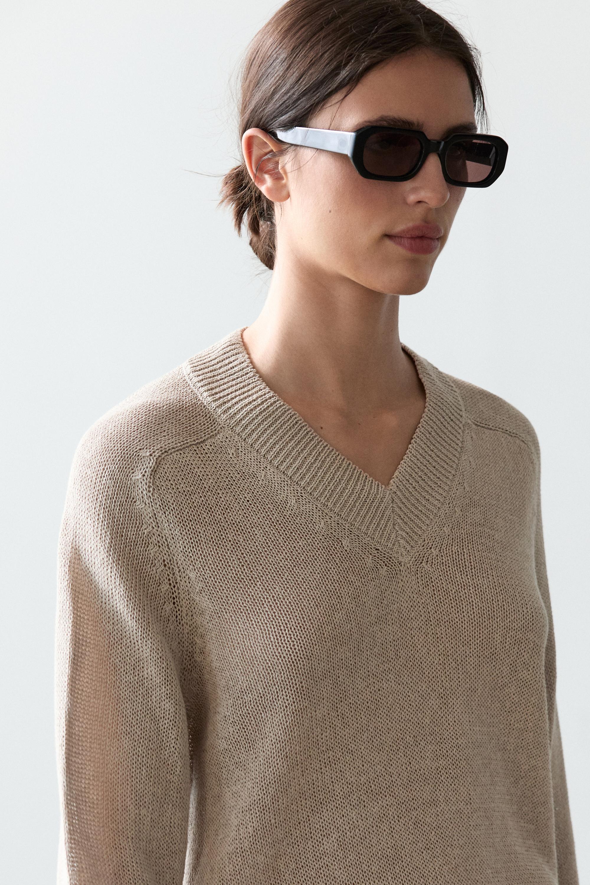 Cotton blend V-neck knit sweater — Mink