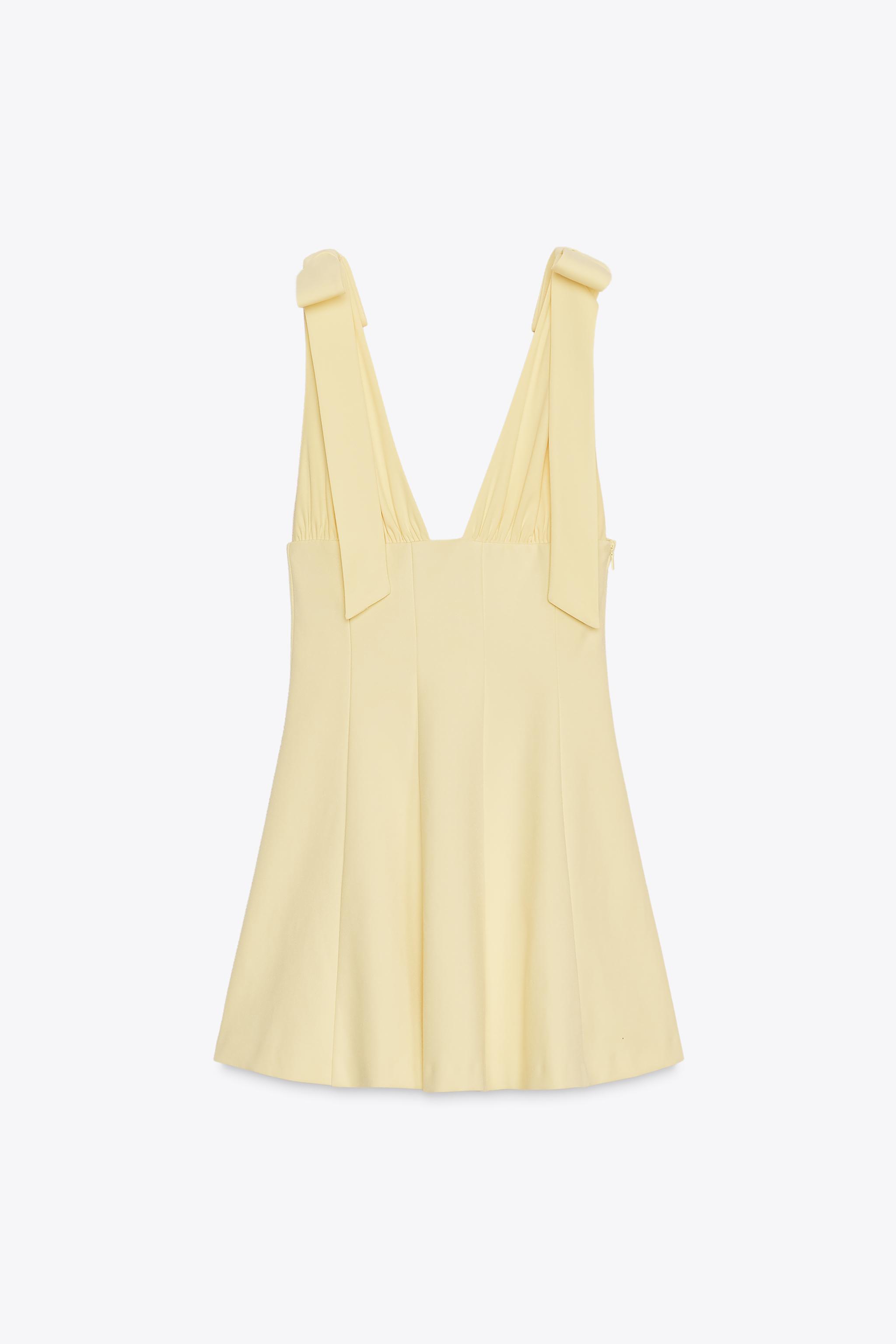 ROBE COURTE EN MATIÈRES VARIÉES À LACETS