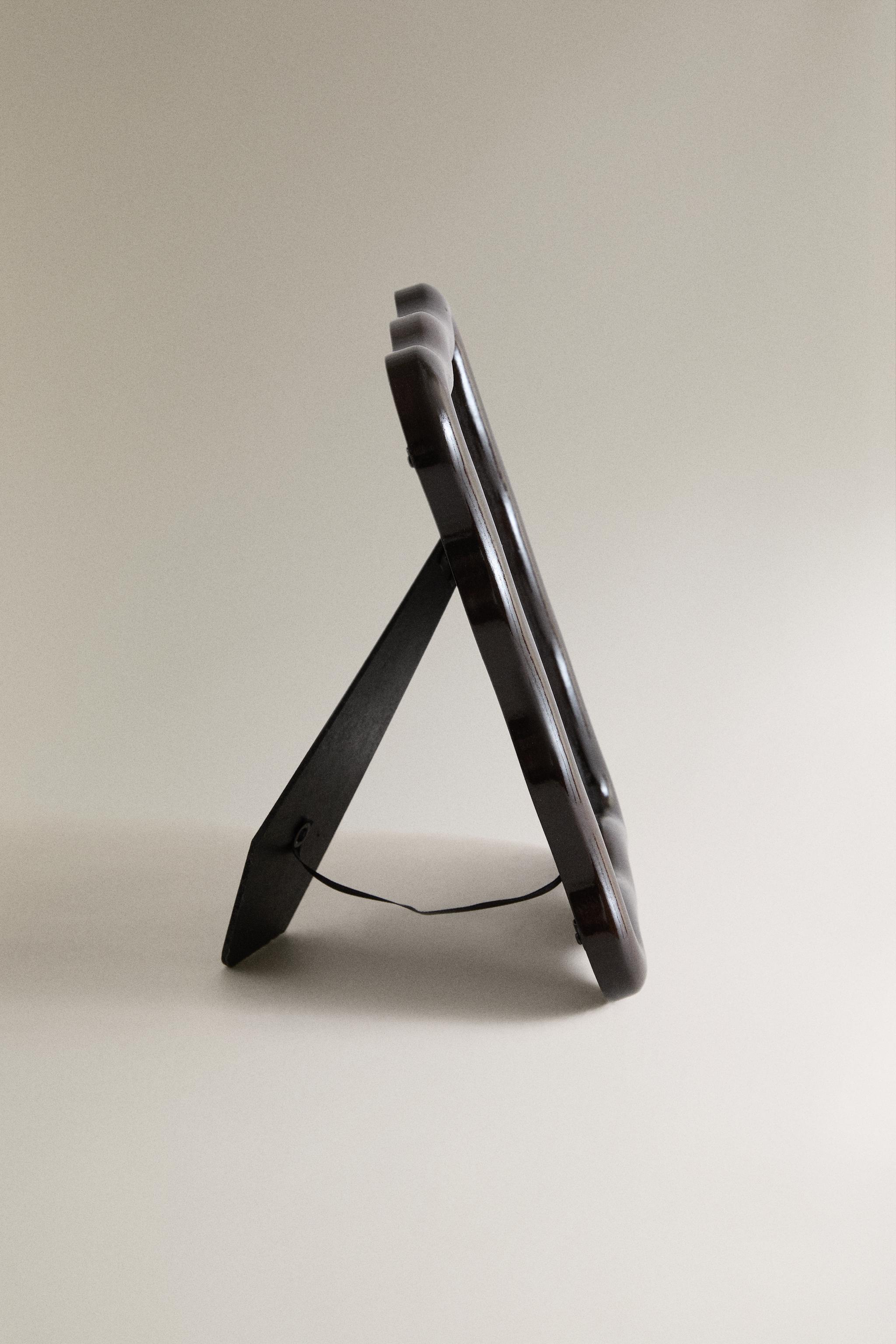 WAVY WOODEN PICTURE FRAME — Brown