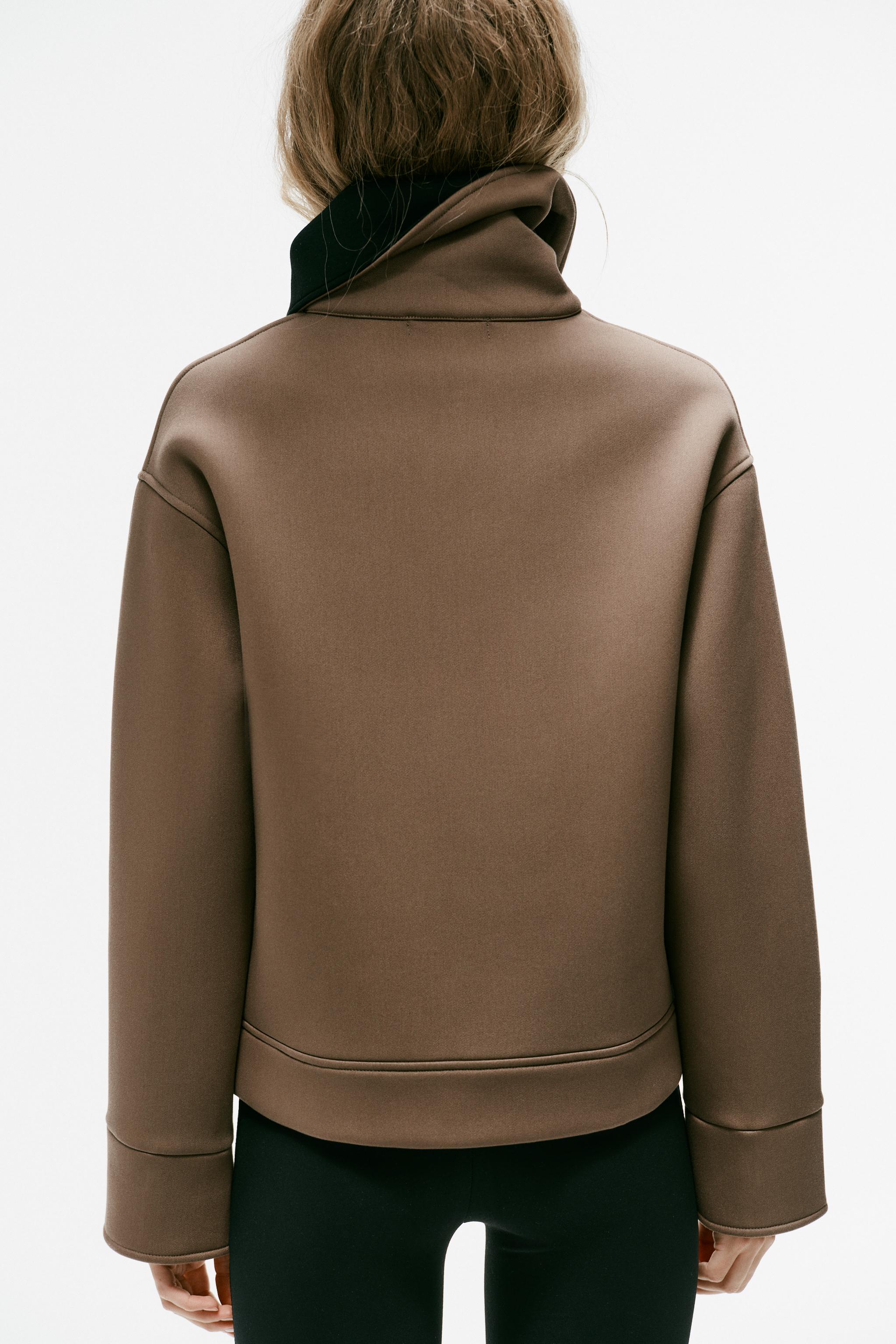 CONTRAST HIGH-NECK JACKET